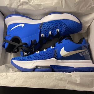Lebron witness shoes sz 8.5 men’s